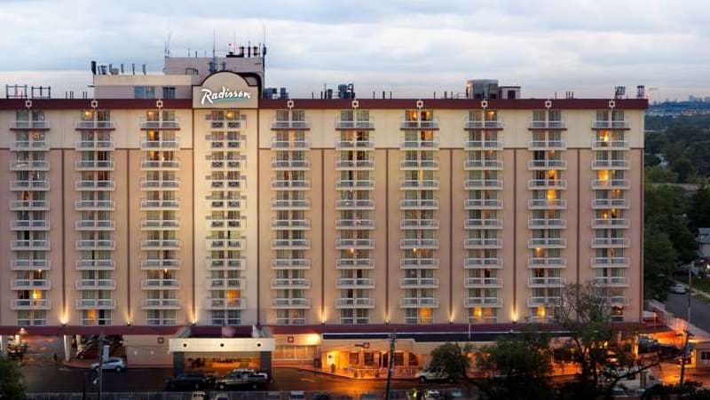 Airport: DoubleTree by Hilton (JFK) Background