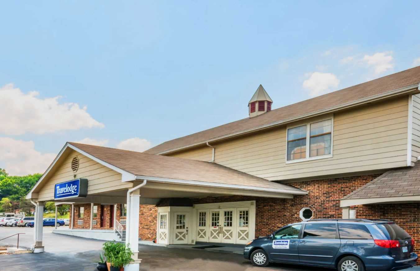 Airport: Travelodge (MCI) Background