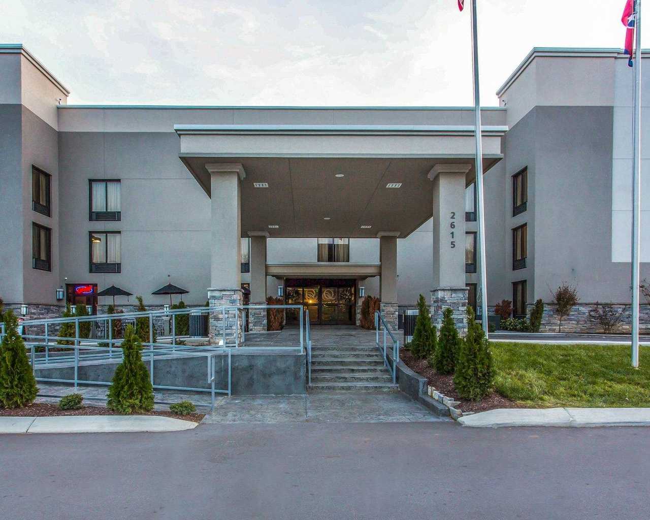 Airport: Quality Suites Nashville Airport (BNA) Background