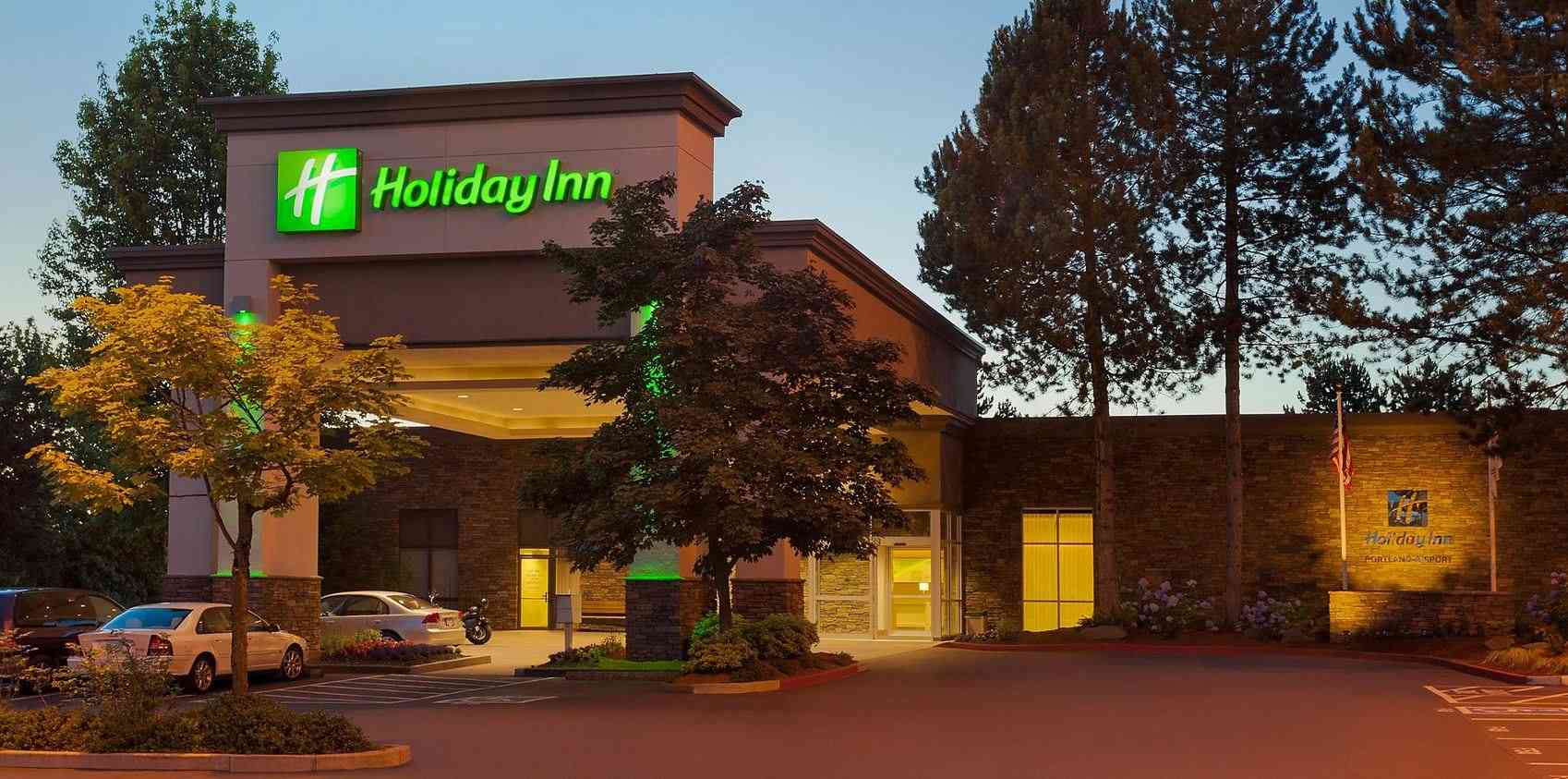 Airport: Holiday Inn (PDX) Background