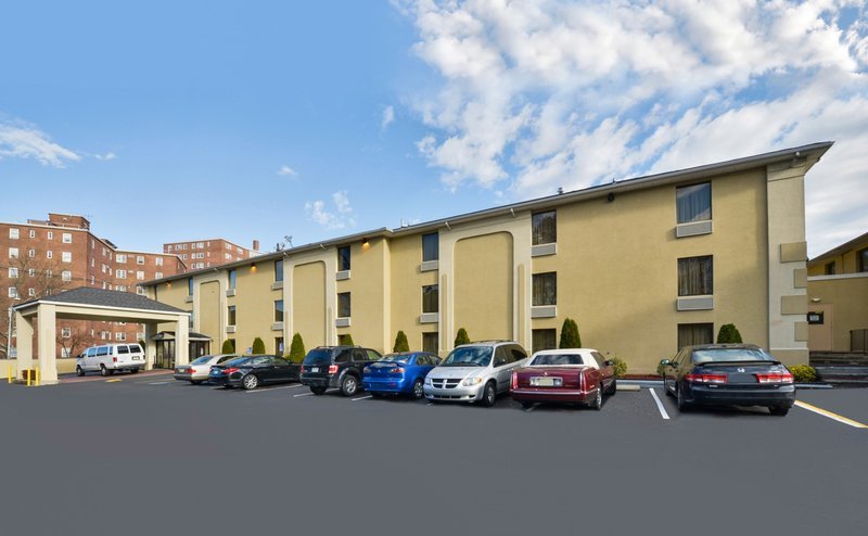 Airport: Red Carpet Inn (EWR) Background