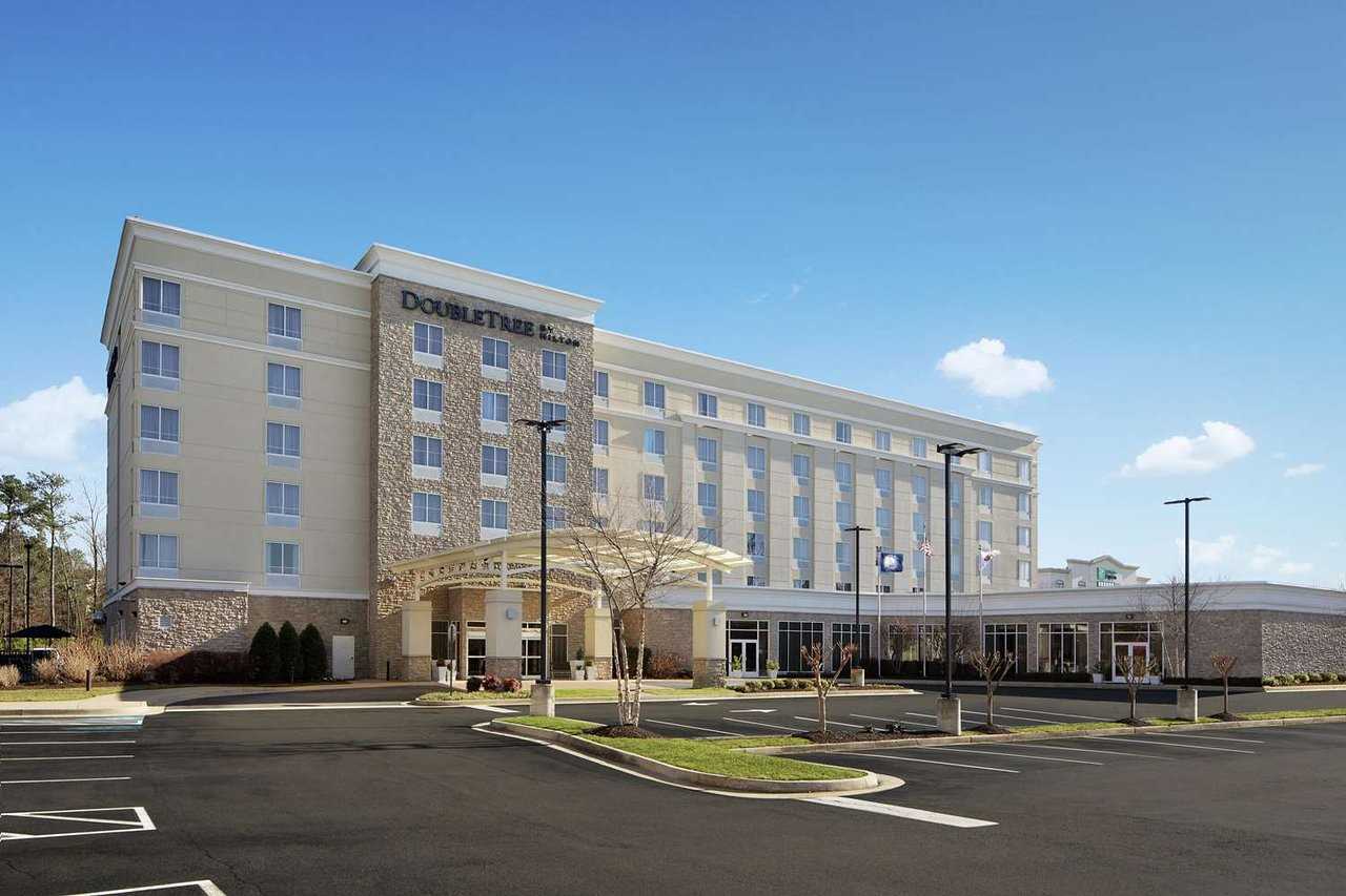 Airport: DoubleTree by Hilton Richmond Airport (RIC) Background