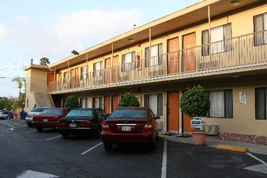 Airport: Travelodge by Wyndham LAX South (LAX) Background