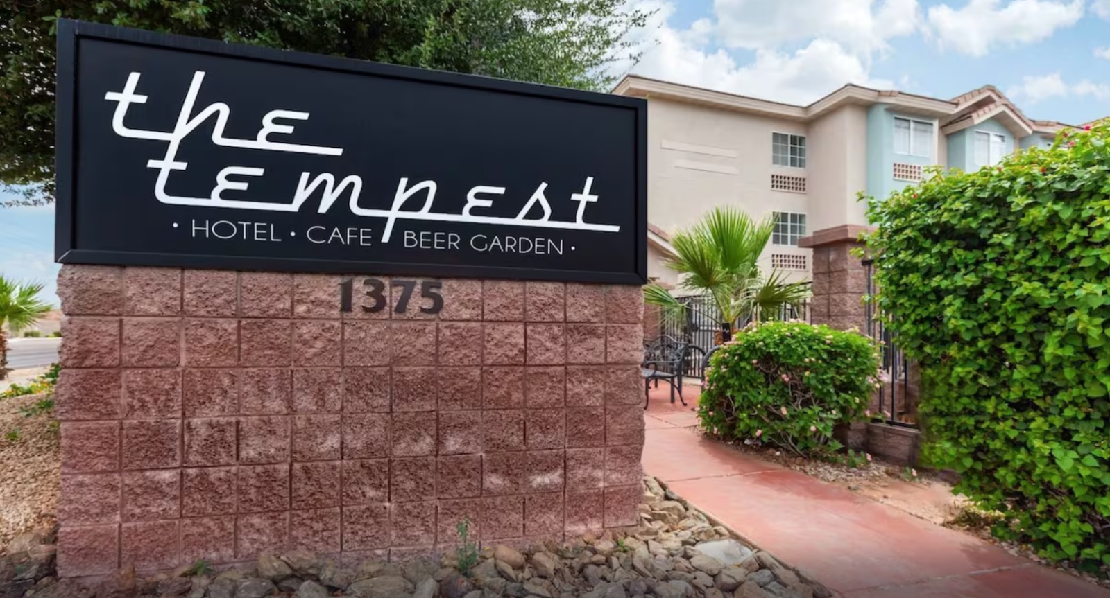 Airport: Hotel Tempest Phoenix Airport (PHX) Background