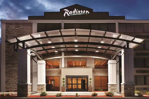 Airport: Radisson Hotel Charlotte Airport (CLT) Background