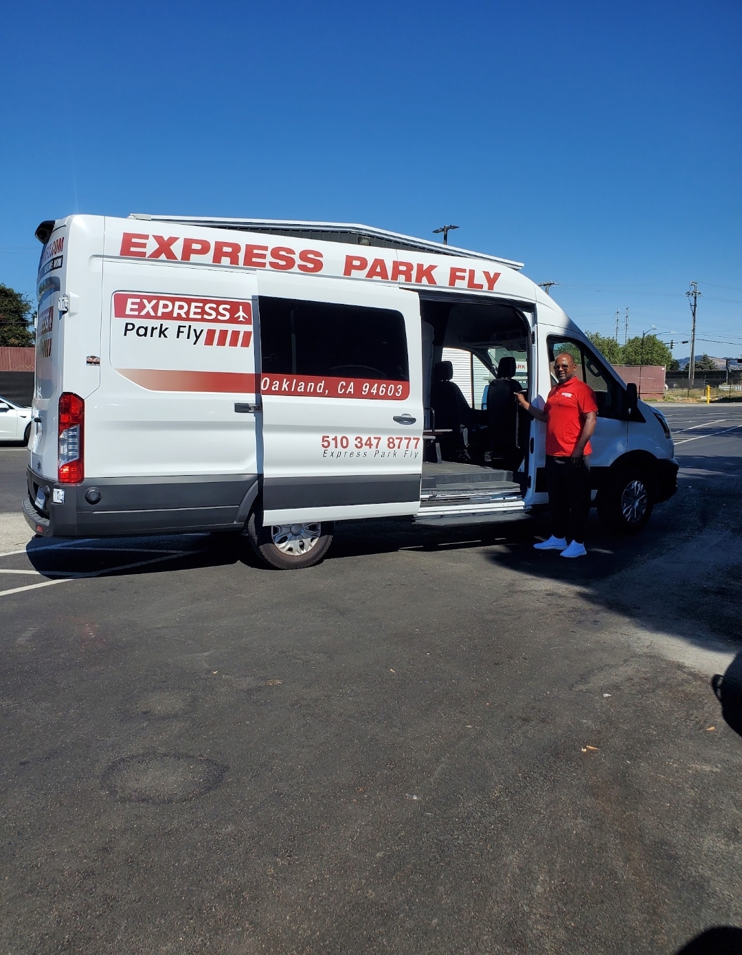 Airport: Express Park Fly (OAK) Background